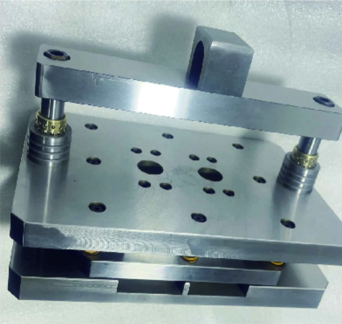 Cutting knife for card sealing