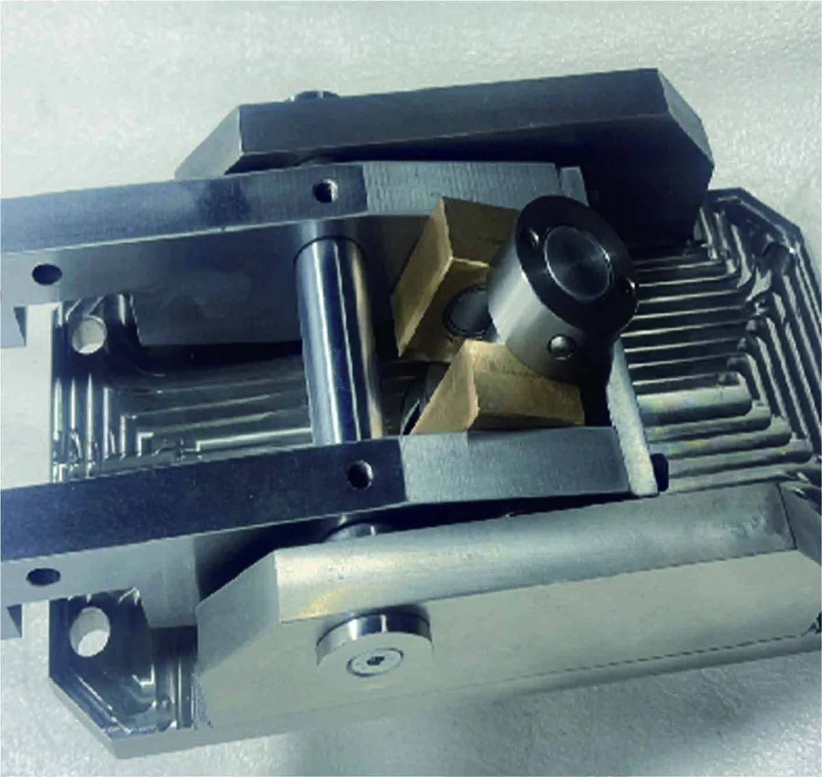 Cold-forming arm